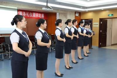 儀展風(fēng)采 禮潤窗口——揚(yáng)州市住房公積金系統(tǒng)成功舉辦首屆窗口標(biāo)準(zhǔn)化服務(wù)禮儀展示比賽