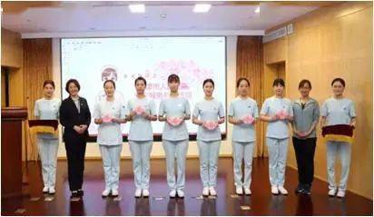 展禮儀風(fēng)采 樹巾幗形象——市人民醫(yī)院開展窗口服務(wù)禮儀培訓(xùn)紀(jì)實(shí)