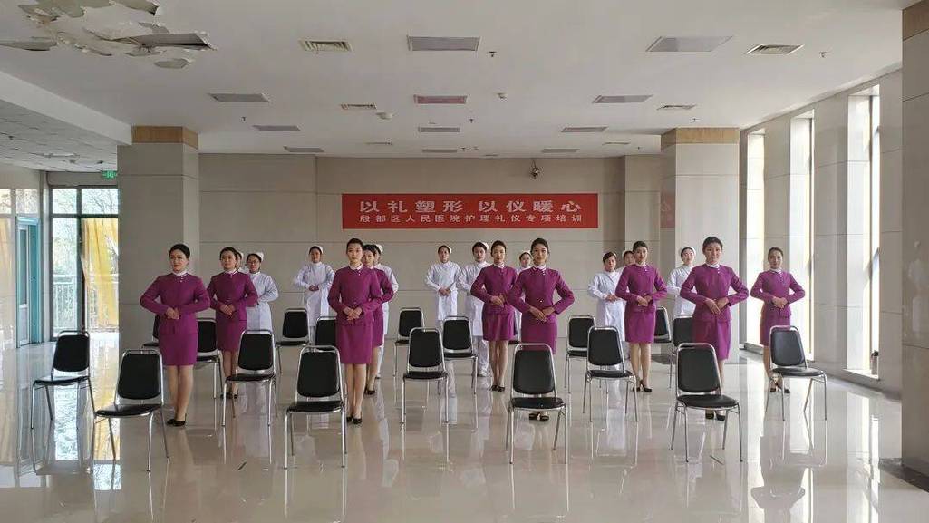 以禮塑形，用心服務(wù)——殷都區(qū)人民醫(yī)院開展護(hù)理人員禮儀培訓(xùn)紀(jì)實(shí)